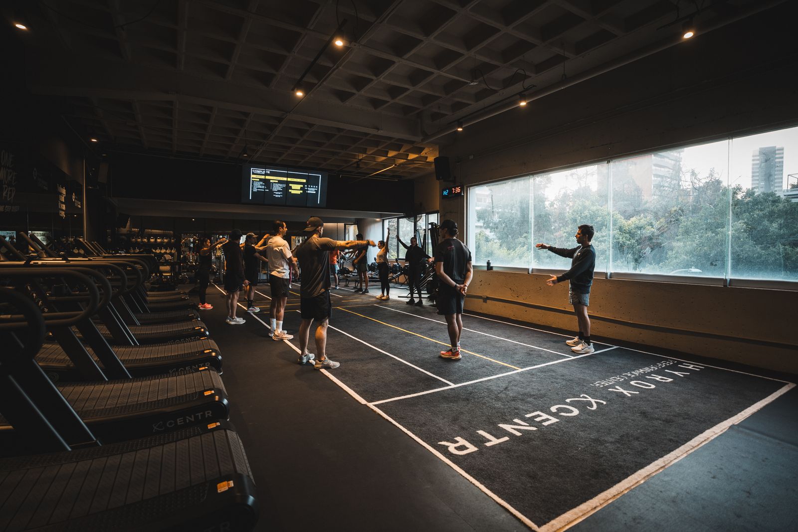 Clase en las caminadoras del HYROX Performance Center
